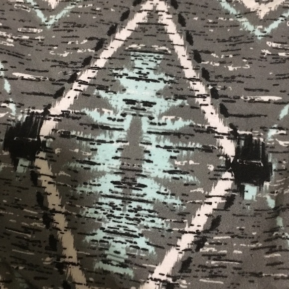 Geometrical Pattern Leggings - Picture 2 of 3